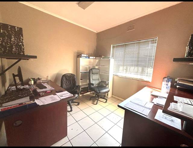 166M² OFFICE TO LET IN BO OAKDALE